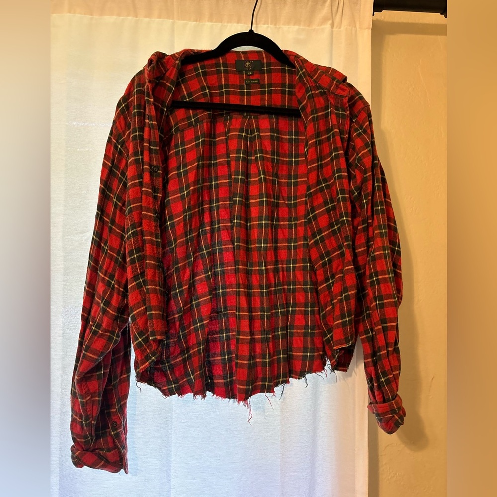 Thrusted club room cropped flannel